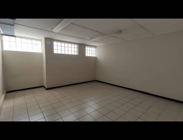 950M² WAREHOUSE TO LET IN ROSSBURGH